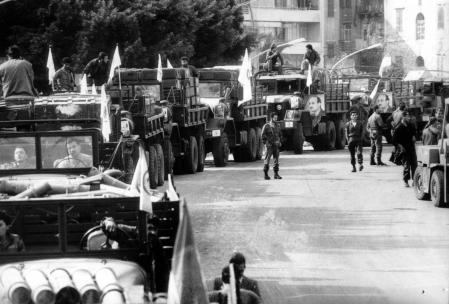 قافلة القوات تتوجه من الأشرفية الى جونية 04-12-1990