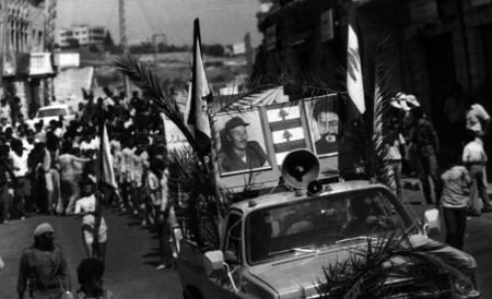 اضراب في بنت جبيل في ذكرى أختفاء الأمام موسى الصدر، وتظهر صور الإمام الصدر وقائد جيش لبنان الجنوبي سعد حداد 01-09-1981
