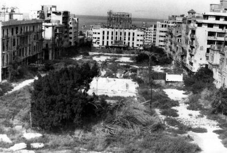 منظر عام لساحة الشهداء بعد توقف القتال وانتهاء الحرب في 28-11-1990